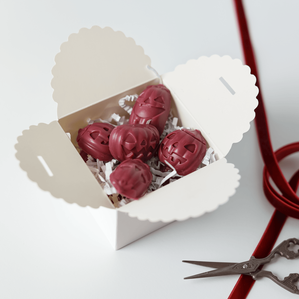 Haunted Lanterns Coconut Wax Melts | Hand-Poured Burgundy Pumpkin Heads – Halloween Scent (Limited Collection)