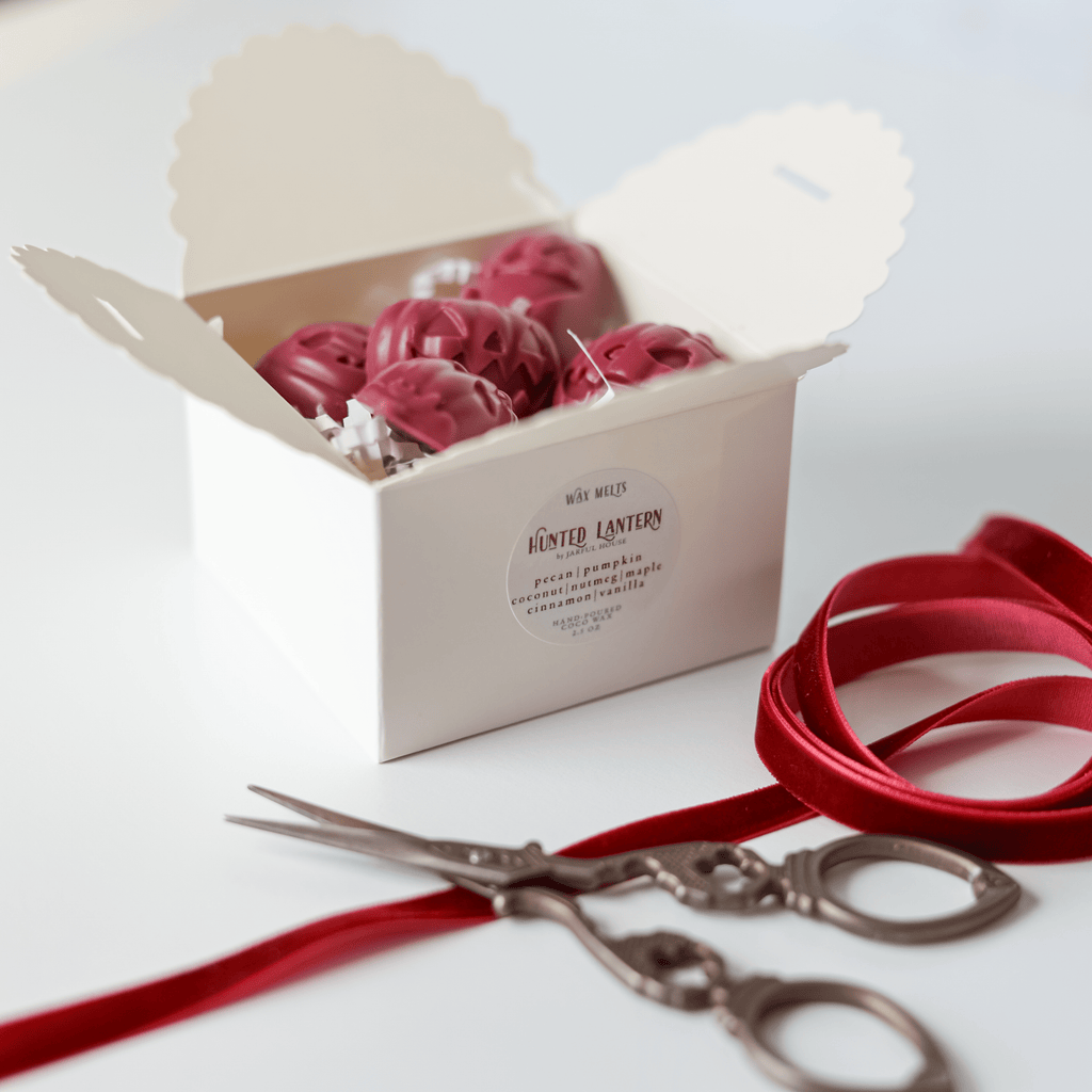 Haunted Lanterns Coconut Wax Melts | Hand-Poured Burgundy Pumpkin Heads – Halloween Scent (Limited Collection)